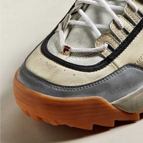 FILA x Urban Outfitters Exclusive Distressed Disruptor 2 Chunky Sneaker - Picture 14 of 15